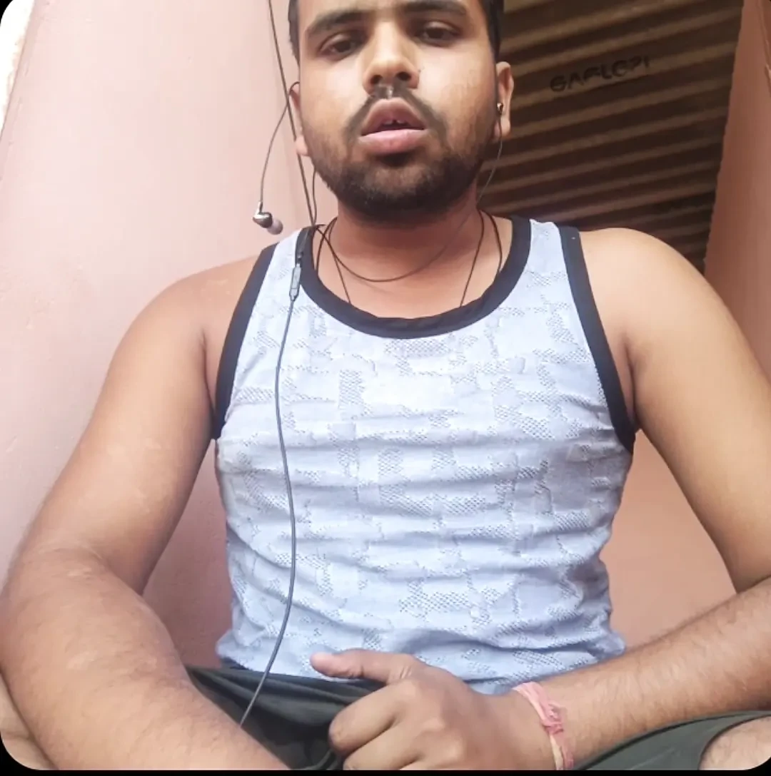 Menonton video ngentot hot dengan volume tinggi