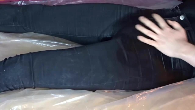 Orgasmus in eingepisster Jeans