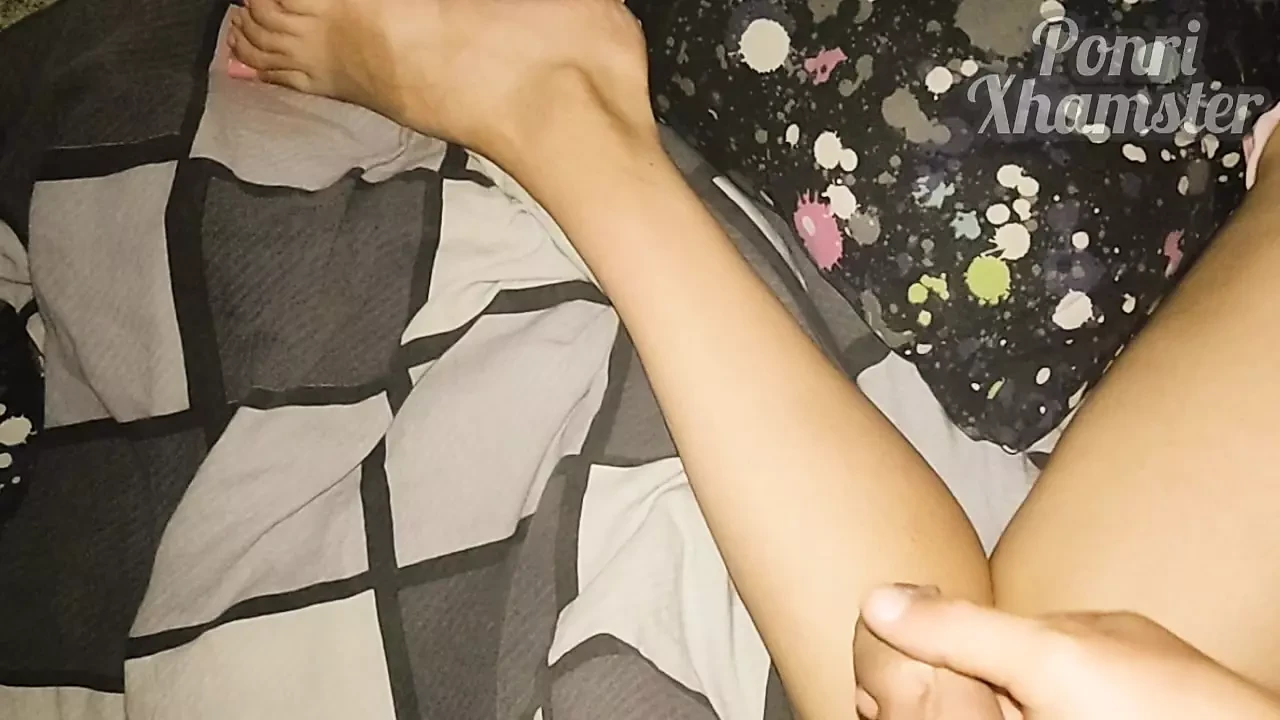 Grosse éjaculation ! Éjaculation sur de belles jambes. Ponri