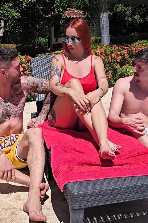 MILF Deja Que Sus Hijastros La Penetren Al Aire Libre - Andrea Castro, Raul Bud & Yeri Blue