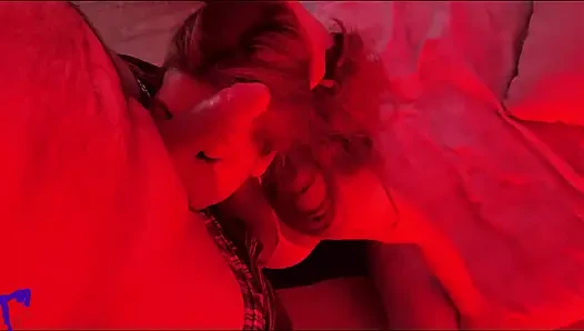 Geile Latina-milf in Rotlicht Spuckt Auf Schwanz, Lutscht Eier, Gibt Handjob Und Gesichtsbesamung