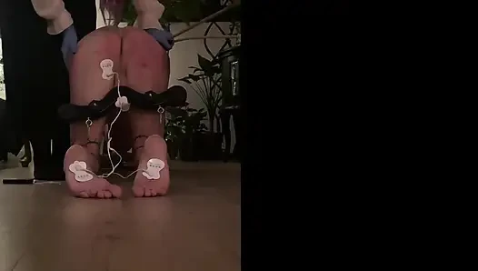 Ein extrem selbstgemachtes Video mit beruhigender, elektronischer Musik und einem demütigenden Ton; Hört, wie sehr er kämpft!