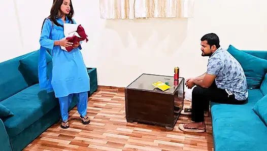 Hintli ev sahibi hizmetçiyle sert seks yapıyor ve amını içiyor Hintçe video