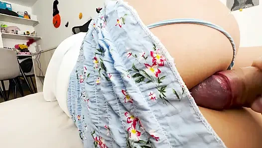 Hari ini gue ulang tahun 18 stepdad, ajarin gue rasain seks dong, gue iri sama temen-temen gue