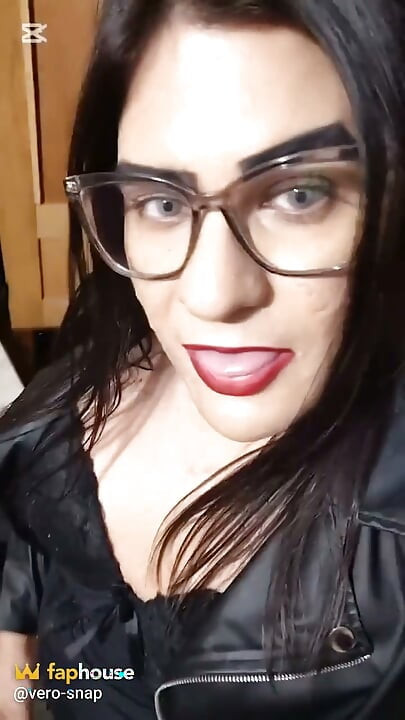 العب مع هذه العاهرة المتحولة جنسياً