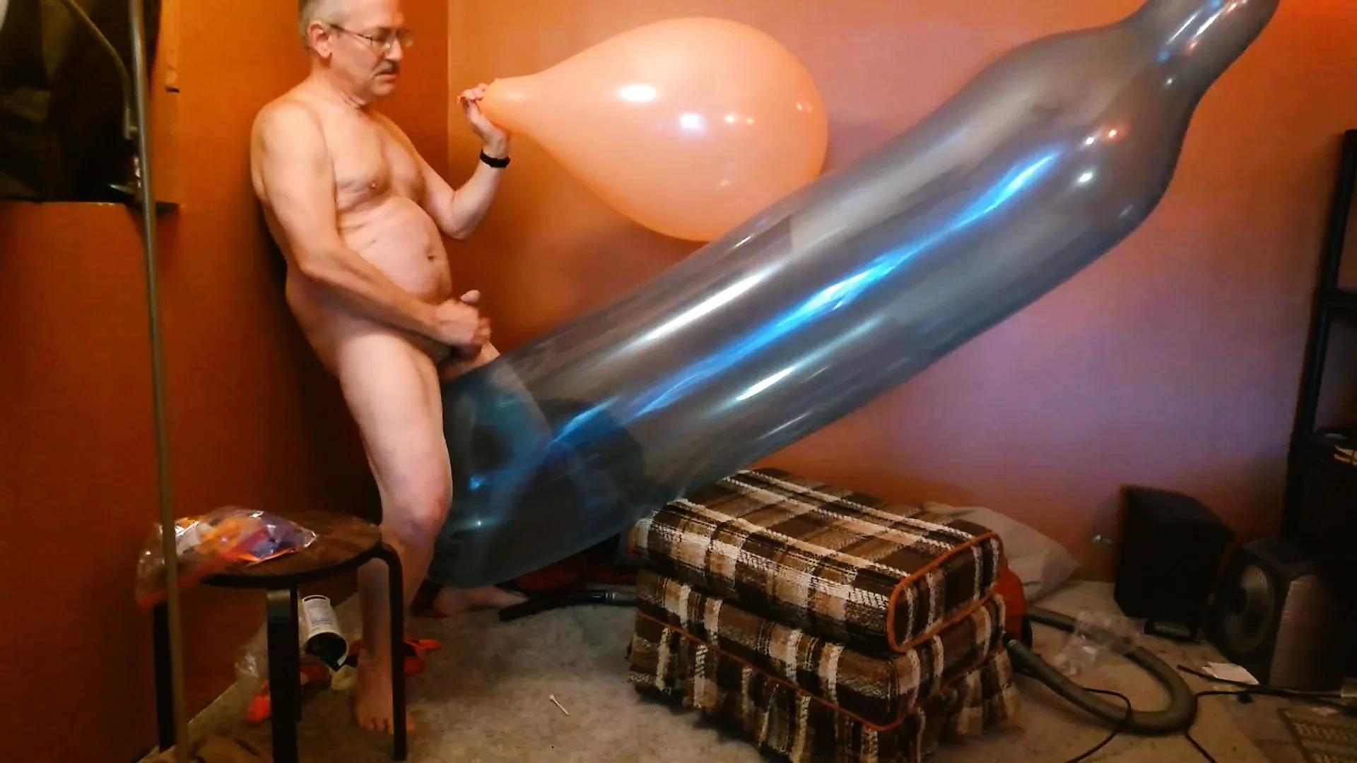 Balloonbanger 72) ogromni blic balon grmp i sperma & 16-inčni okrugli