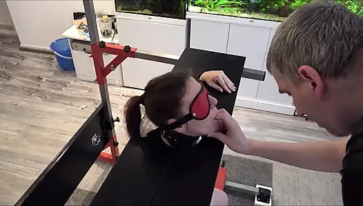 Köle, Direkte Savunmasız Sybian'da Orgazma Sürüklendi