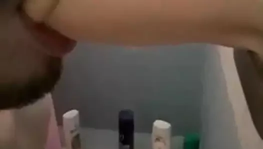 Oyuncağıyla köle oyunu.