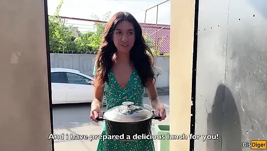 Тройная сперма на лицо для деревенской шлюхи - публичный камшот на лицо