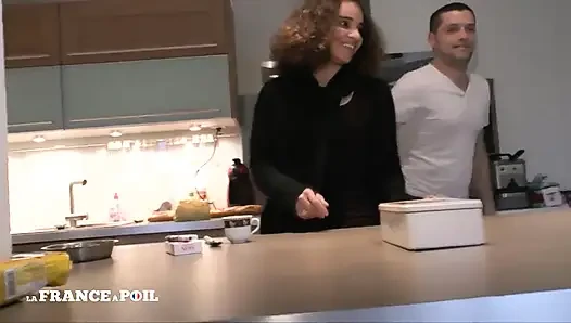 Kleine geile arabische schlampe mit kleinen titten wird im dreier anal gefickt