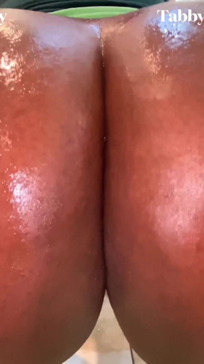 FART QUEEN TABBYEBONY - POV - FARTING ON YOU! | Clip 1