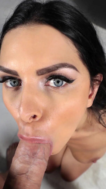Βασική στιγμή από το "POV Blowjob Perfection With Kira Queen"