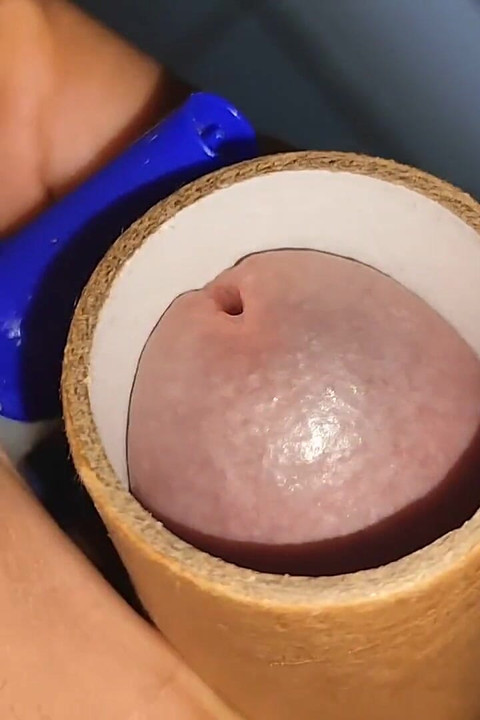 用液体胶水锐化阴茎.