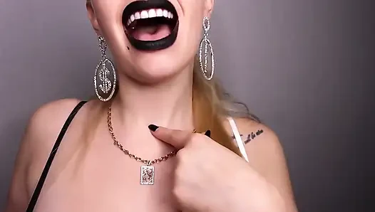 Dev kadın yeni yemek hedeflerinin önünde küçülen kölelerini yutuyor!