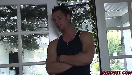 Hiçbir gelin Nadia Nitro'un bekarlığa veda partisinde olduğunu duymak istemez