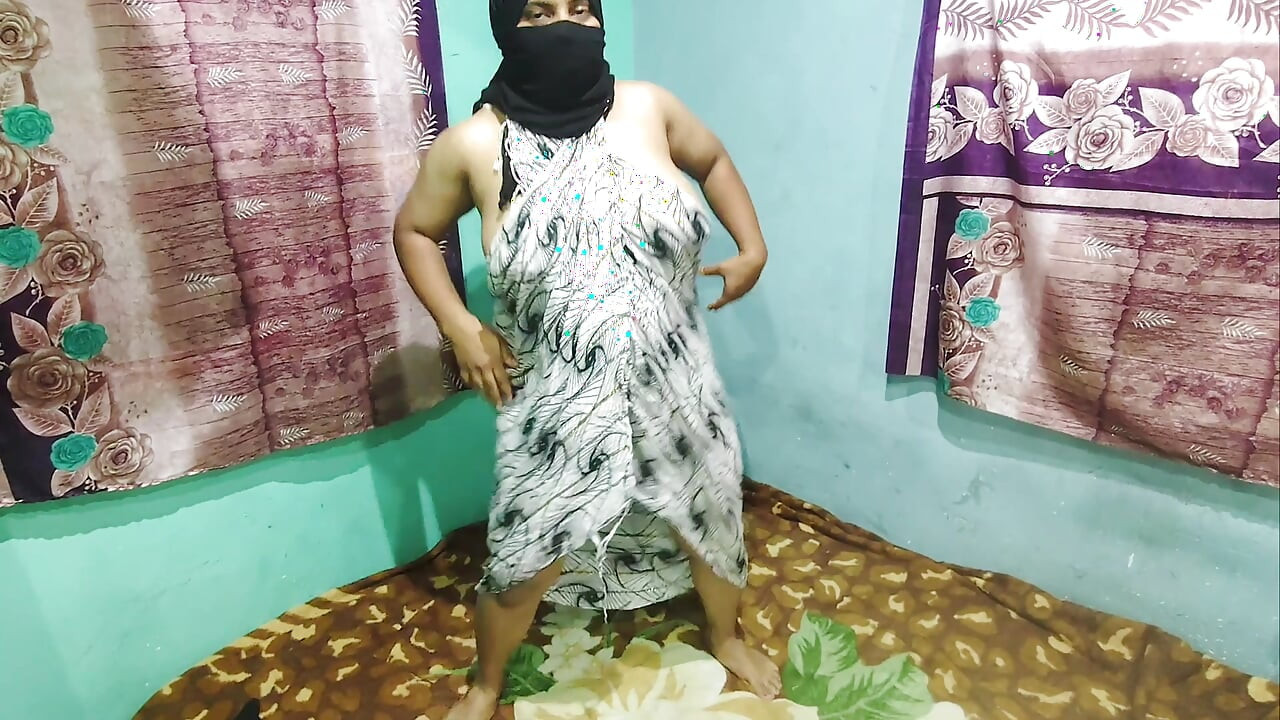 Sexy muslim bich dancing for money and cheap cock