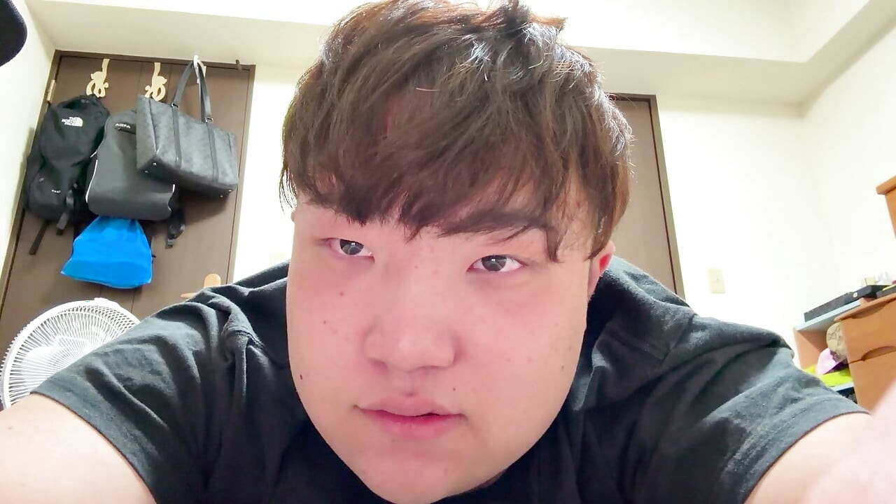 Kawaguchi-kun berguling-guling