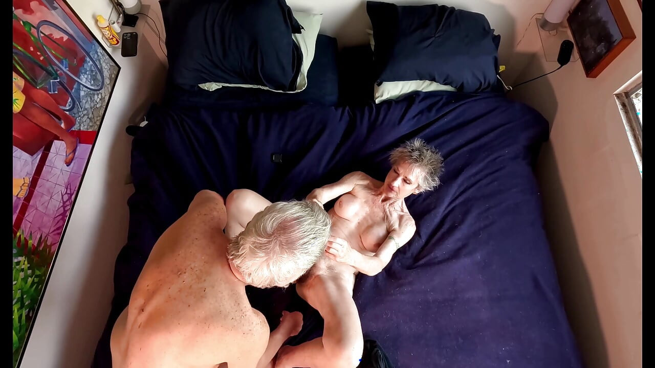 그는 검증 비디오를 만들기 시작했지만 다른 아이디어가 있었습니다.