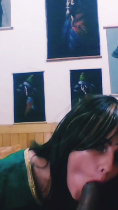 Mi hermanastra entra por accidente a mi habitación | Clip 1