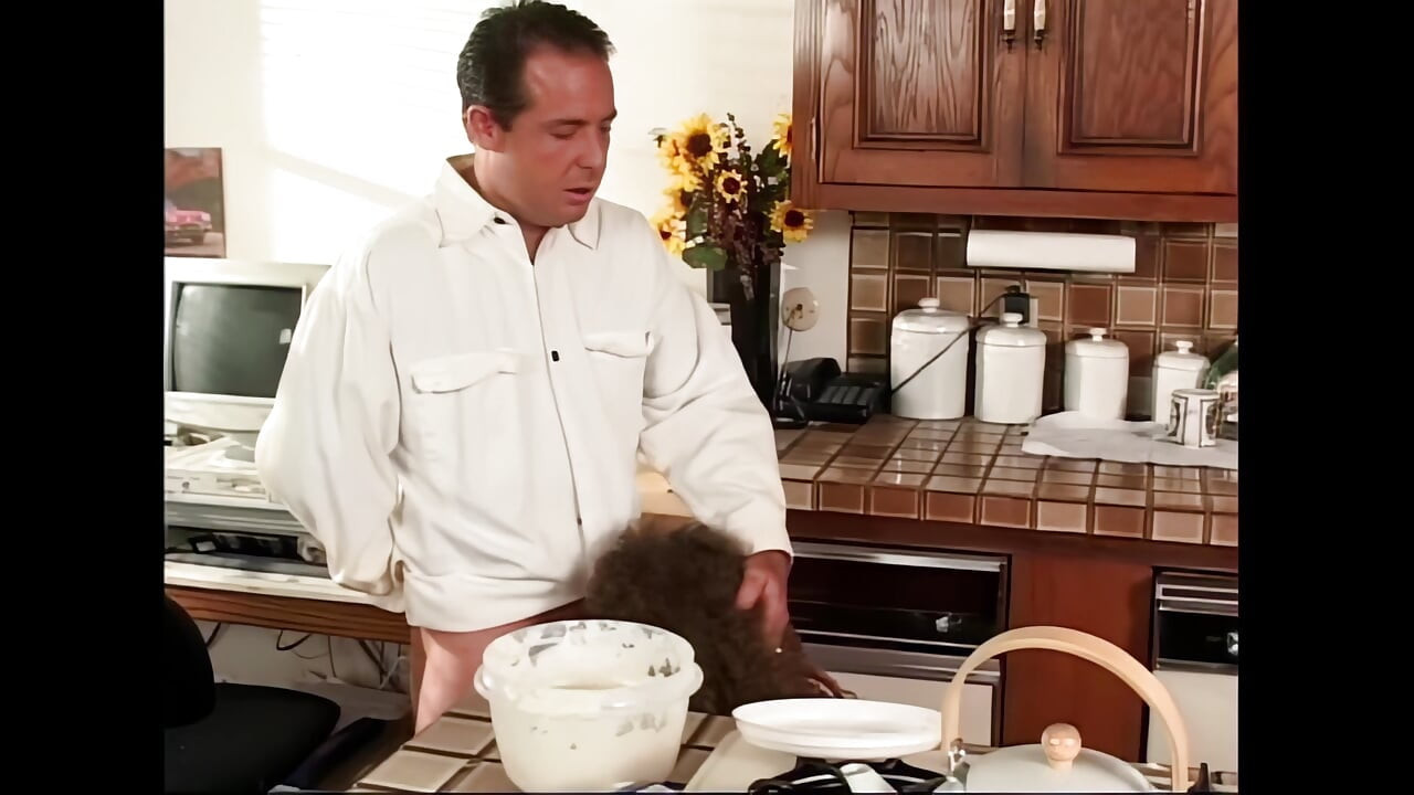 Eva Moore Likes Salsa