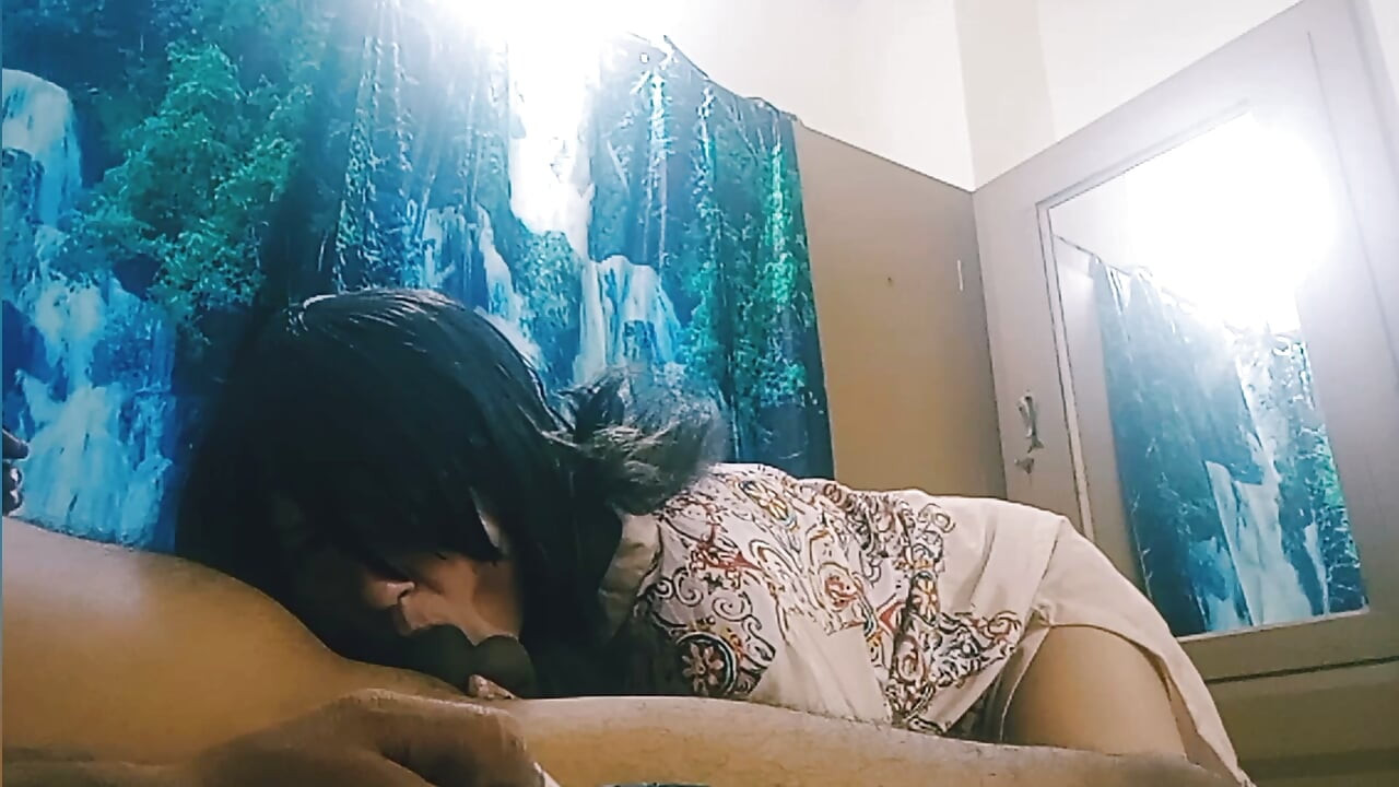 他勾引她情人的女友