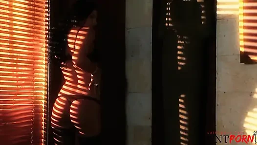 Lucy belle kız deliğini dolduruyor
