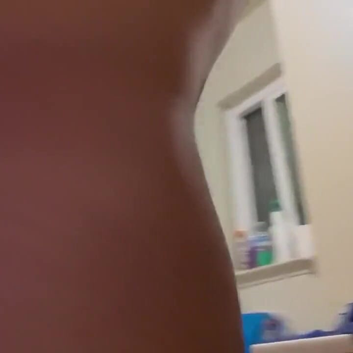 我的朋友拿了后，我把它拿走了