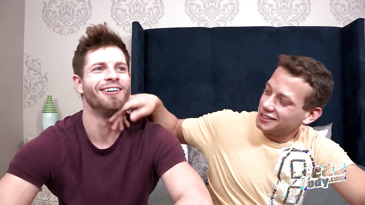 Twink Pop - musculosa Jasper es por Dean en acción a pelo cruda, Jasper abre Fas