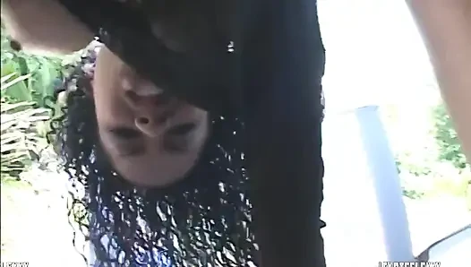 Mya Lovely Lex'in 11 inçlik hediyesini alıyor