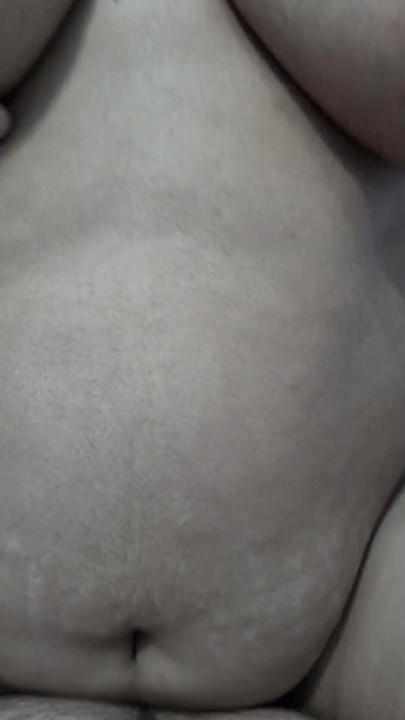 Aldatan tombul yenge kocasının yokluğunda üvey erkek kardeşi tarafından sikiliyor | Klip 1