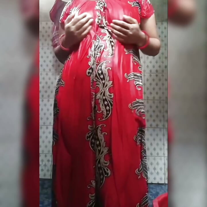 Bhabhi deshi sexy en el baño bañándose