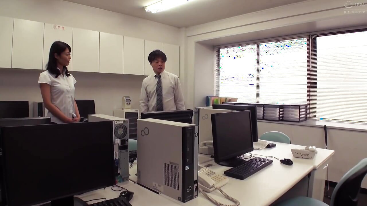 รุ่นแม่น่าเย็ดทํางาน - ผู้หญิงทํางานผู้ใหญ่ปฏิเสธไม่ได้