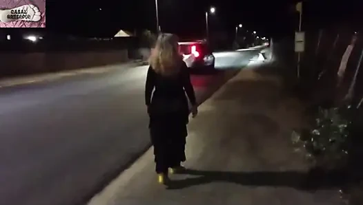 Mel zeigt sich öffentlich am Straßenrand 13