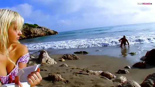 Трахаюсь с подругой-блондинкой у моря в утесах