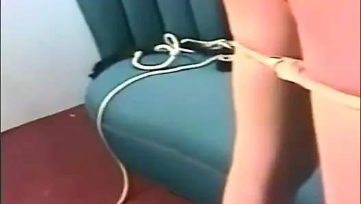 Шлепаю ее толстую задницу