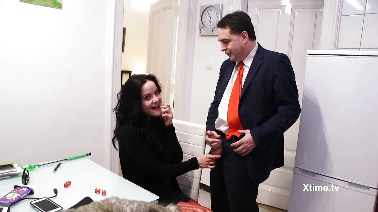 Andrea diprè और लाल रंग की हॉट साँवली जो लॉलीपॉप और सख्त लंड चूसना पसंद करती है