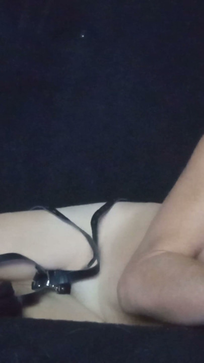 Lizzy Yum December 2022 13 watching TV (70's gore) | Clip 1