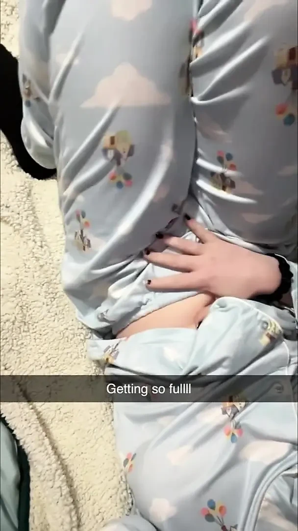 Cute girl can’t hold her pee and pisses all over her dildo