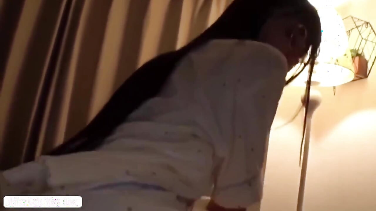 Slender Beauty with an Idol-like Smile Revealed Her Most Relaxed Side in a Rare Private Moment 2nd
