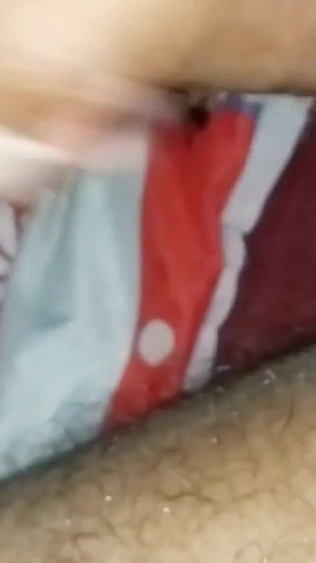Snažan trenutak iz "Danas seks s vlastitim seksom, uživaj u drkanju, veliki kurac svrši na kratko"