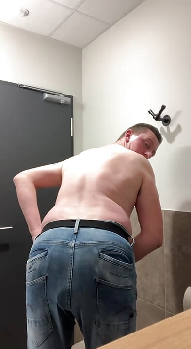 Pain with giant in the office