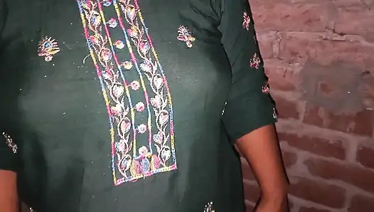 Tante hot tiri lagi sendirian di rumah