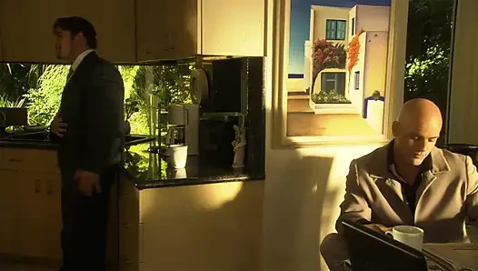 Ateşli seksi kız kanepede yarağa binmeyi seviyor