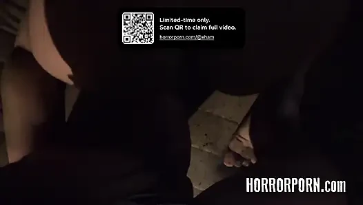 Das mädchen im käfig (Horror-porno)