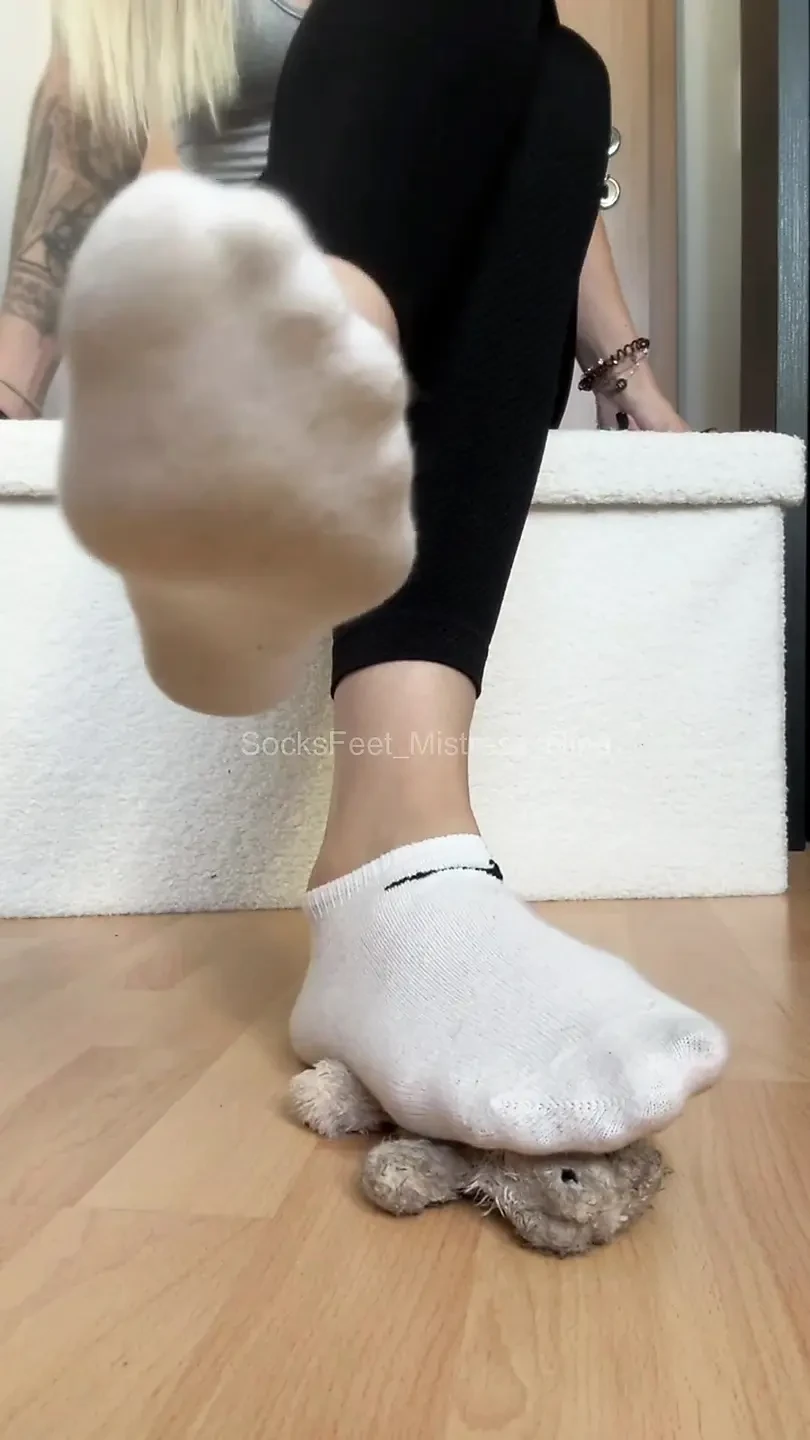 一个错误的眼神，我会纠正你的行为