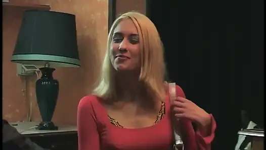 Bartender pantat meniduri pirang cantik