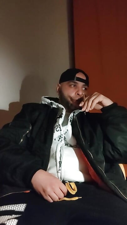 Dirtyjunkbro Is Bored He's Looking for Buddies