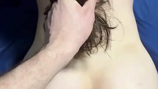 Teen Pink bekommt einen Sperma-Shot. Gespritzt auf das.