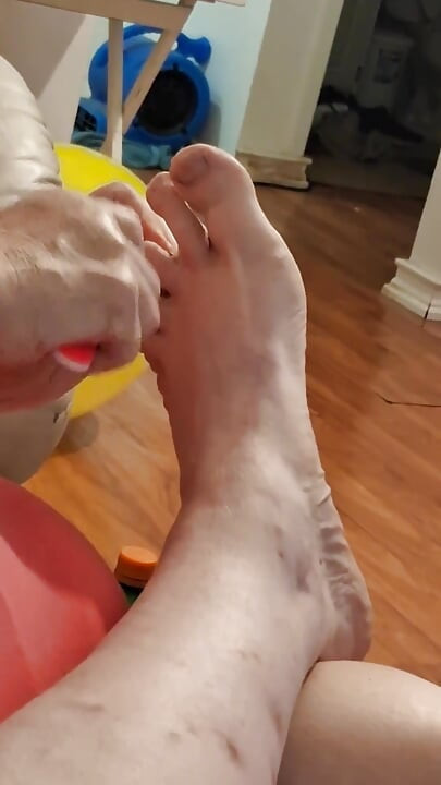 Big Beauty Nurse Vicki Cuts Boyfriends Toe Nails He Has Stinky Dirty Feet
