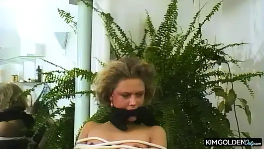 Gefesselte Lust Dominante Herrin peitscht Sub